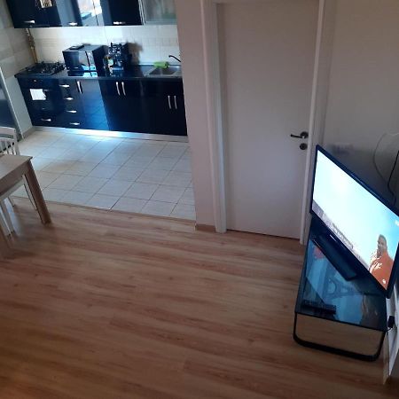Apartament 3 Camere Рымнику-Вылча Экстерьер фото